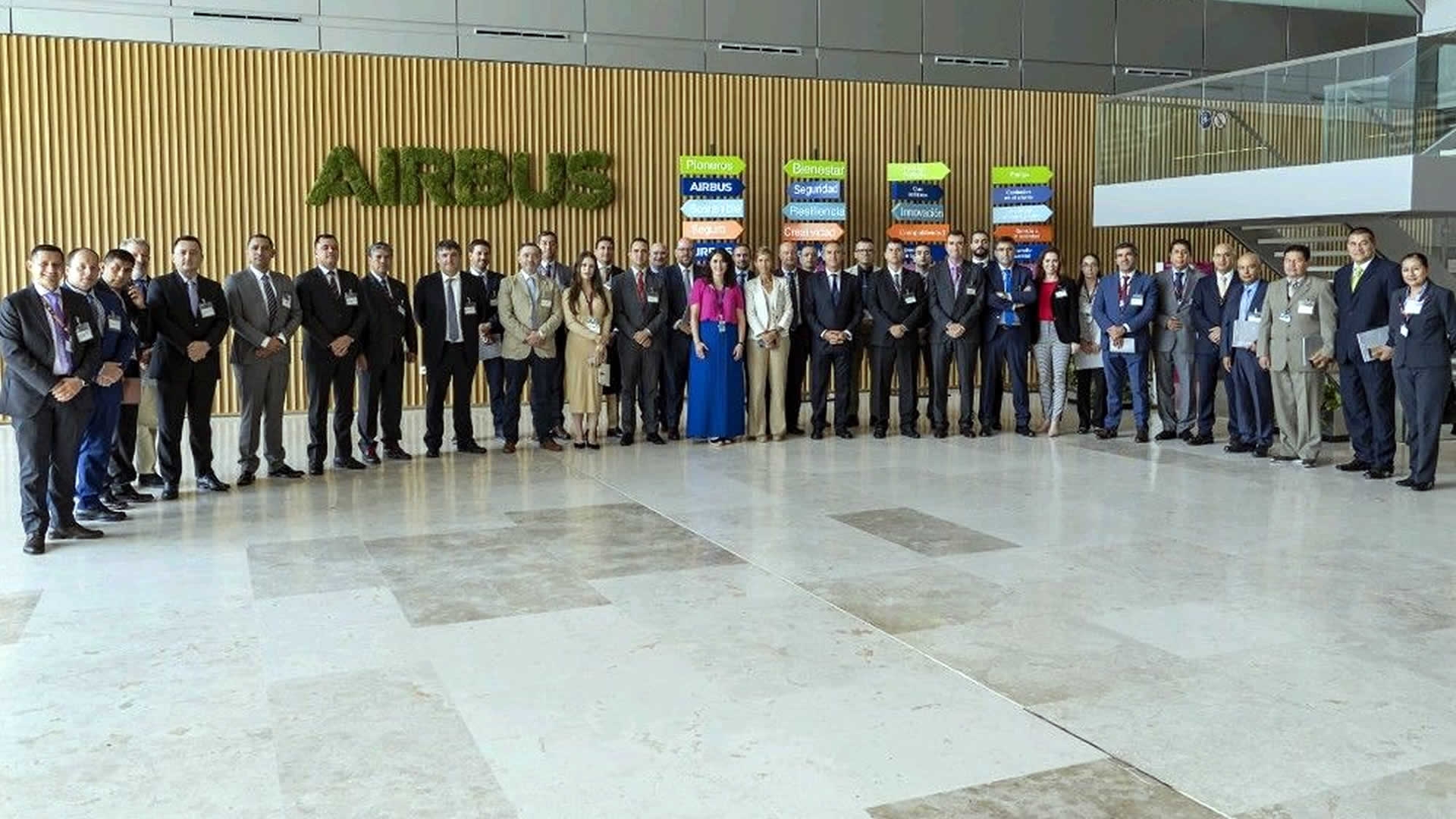 Alumnos del III Máster de Alta Dirección de Seguridad Internacional, impartido por el Centro Universitario de la Guardia Civil (CUGC), visitan las instalaciones de AIRBUS