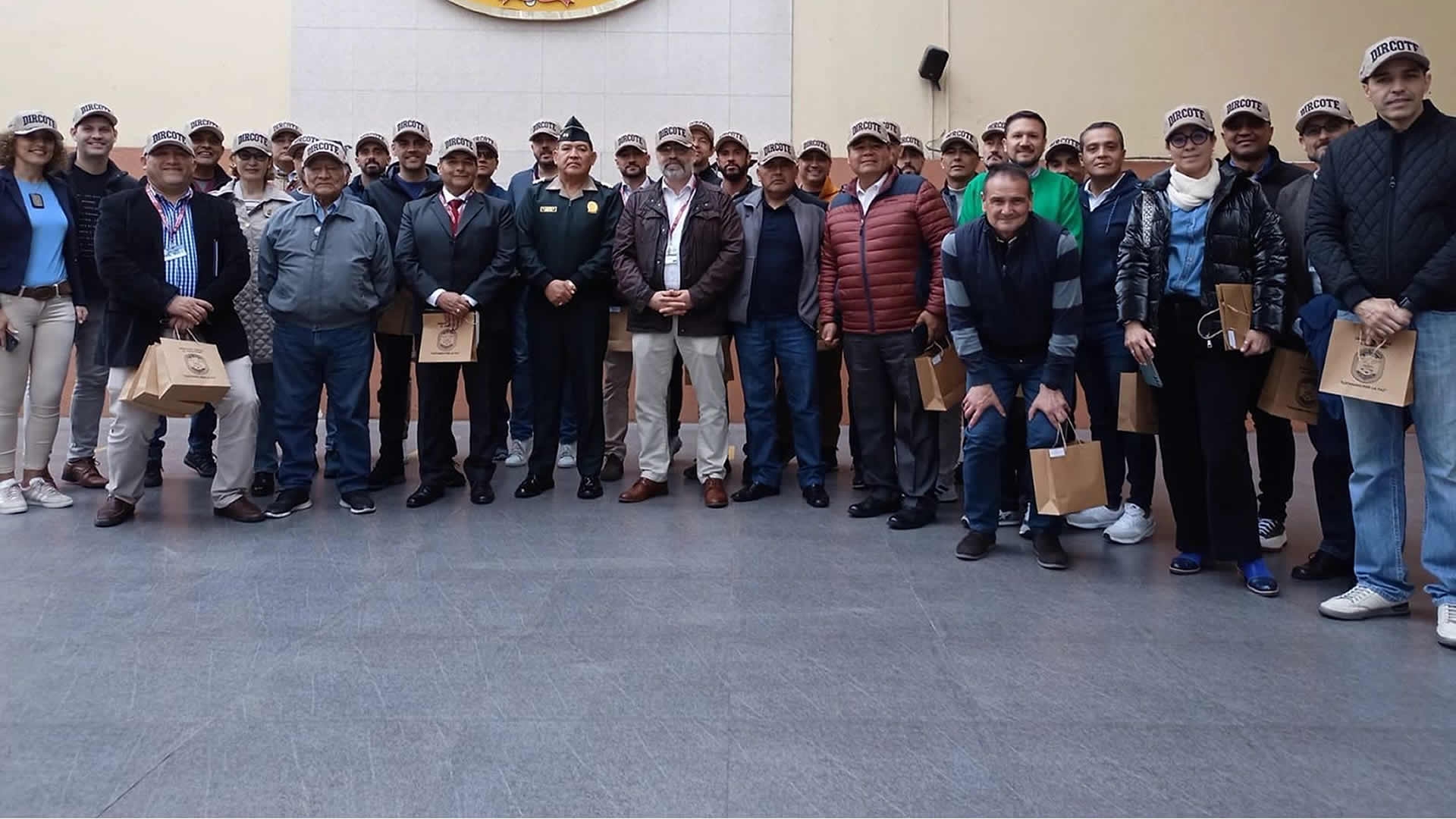 Encuentro de los alumnos del V MADSI con el Comandante General de la Policía Nacional del Perú y visita a DIRCOTE