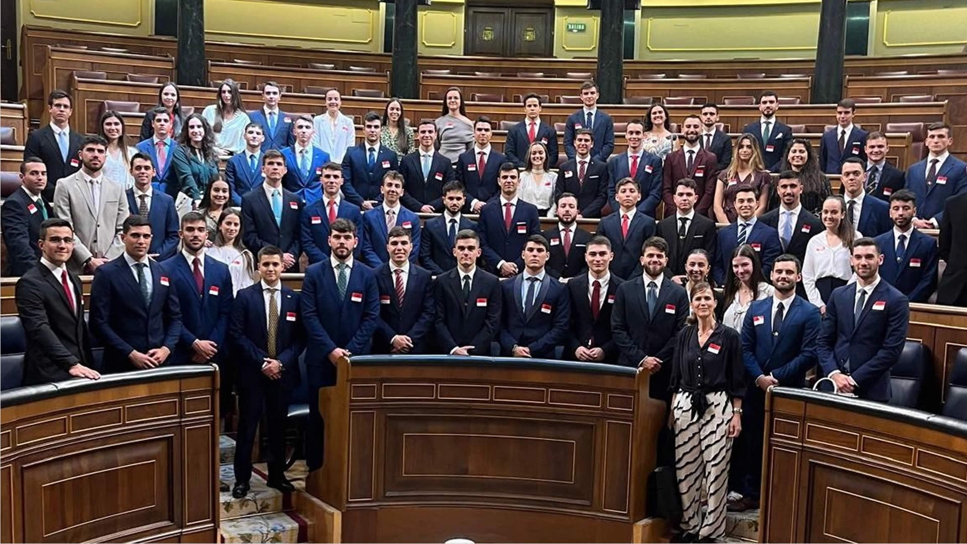 Alféreces cadetes del Grado en Ingeniería de la Seguridad complementan su formación con una visita al Congreso de los Diputados