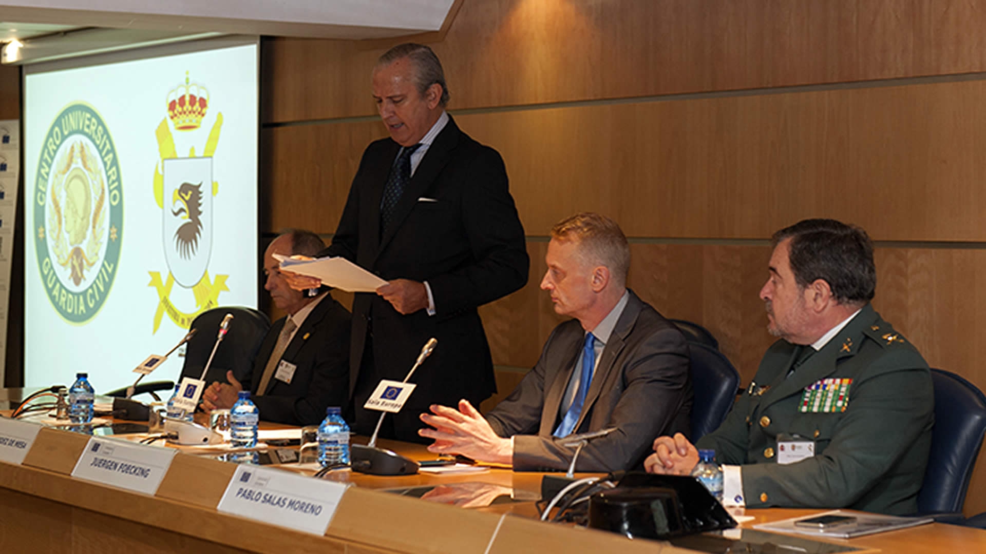 El Director General de la Guardia Civil inauguró el Seminario“La gestión de inteligencia frente a las nuevas amenazas transnacionales”