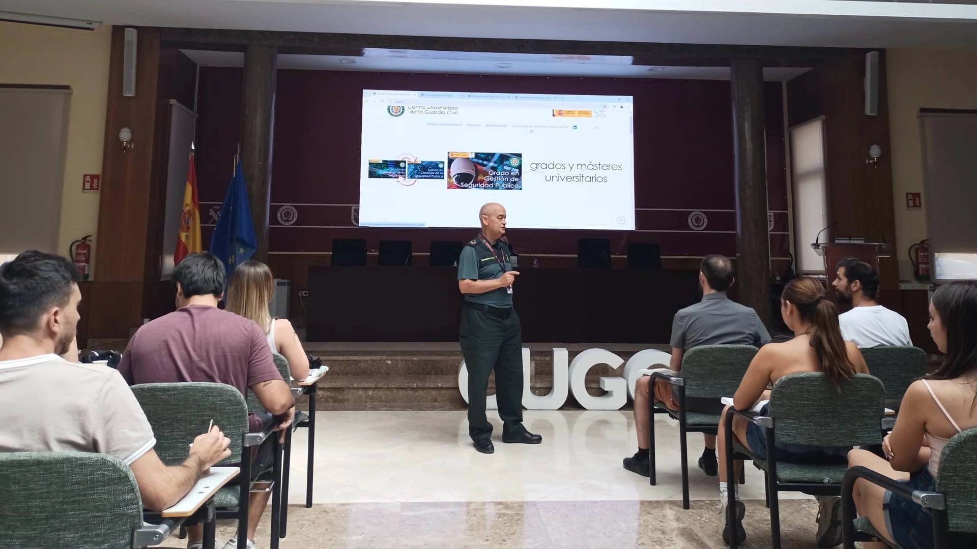 Linguistic immersion course organized by the &quot;Asociación Pro Huérfanos de la Guardia Civil &quot;.