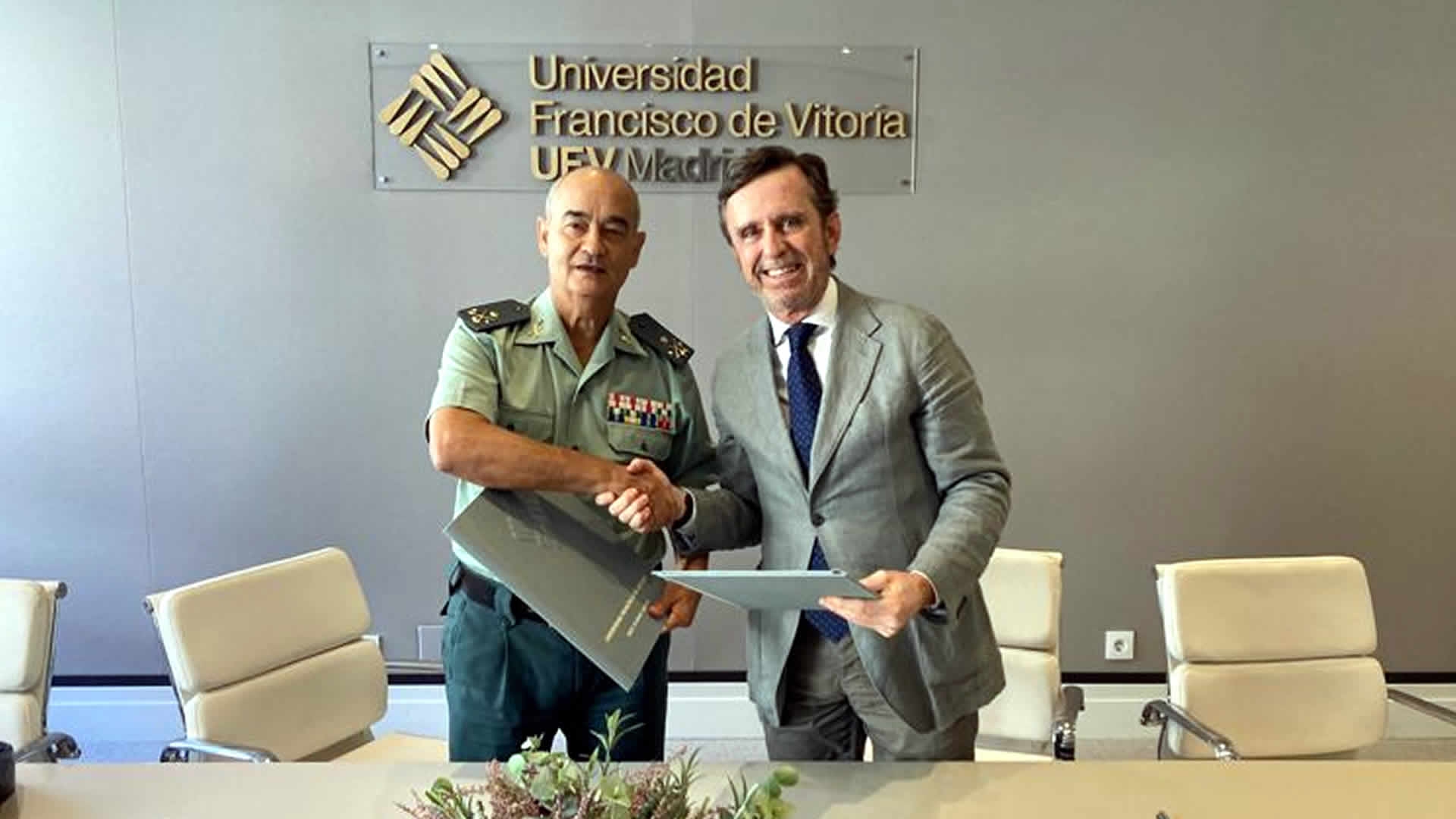 Acuerdo de colaboración de la Universidad Francisco de Vitoria y el CUGC