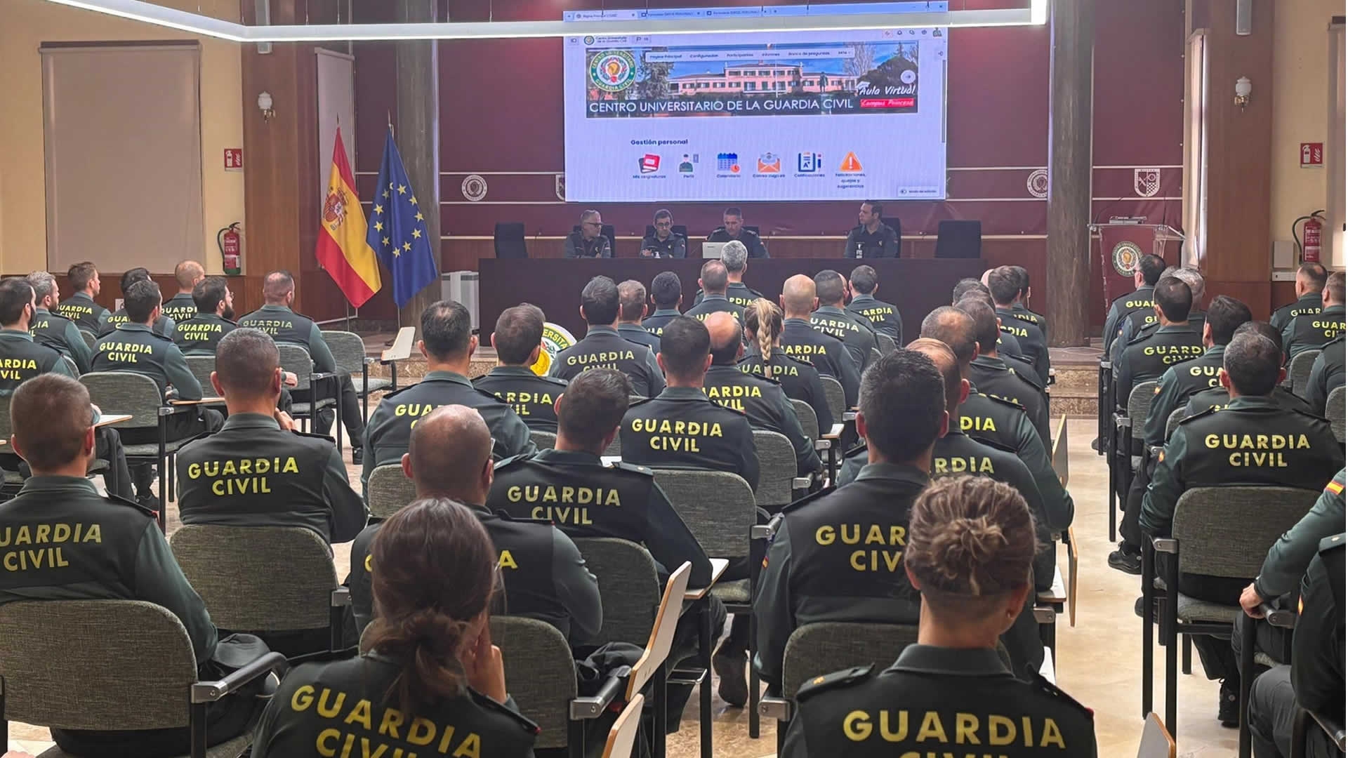 Inicio del curso académico 2024/25 para los alumnos del tercer curso del Grado de Gestión de la Seguridad Pública y primer curso de Cambio de Escala