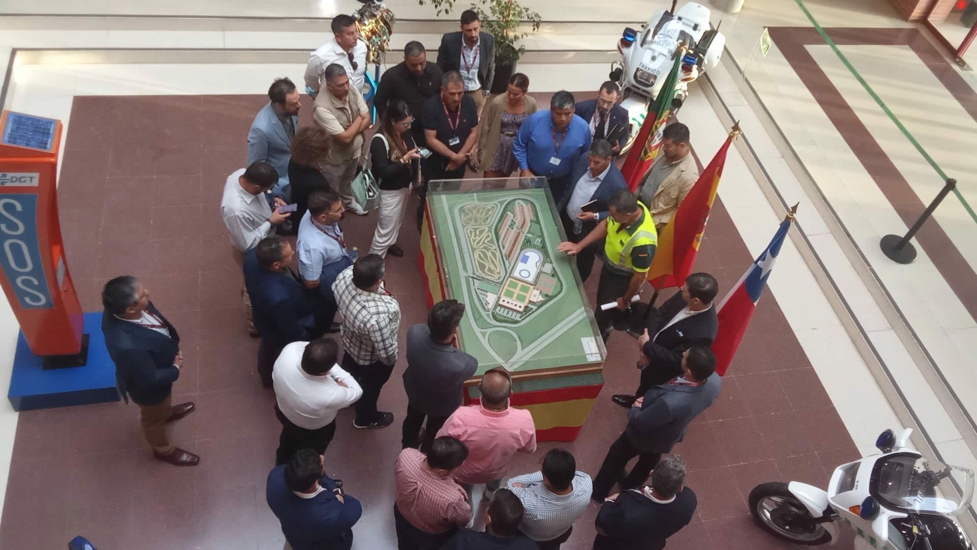 Visita de los alumnos del V MADSI a la Escuela de Tráfico de la Guardia Civil de Mérida y la Central Nuclear de Almaraz