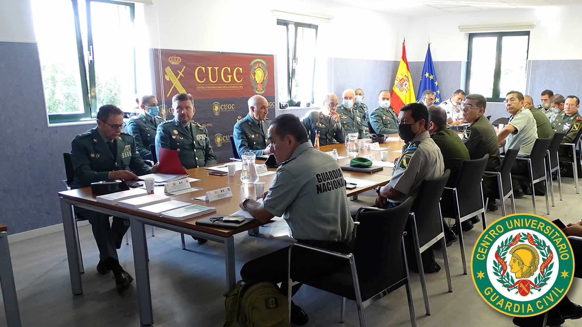 Una delegación policial y militar de México visita las instalaciones del Centro Universitario de la Guardia Civil