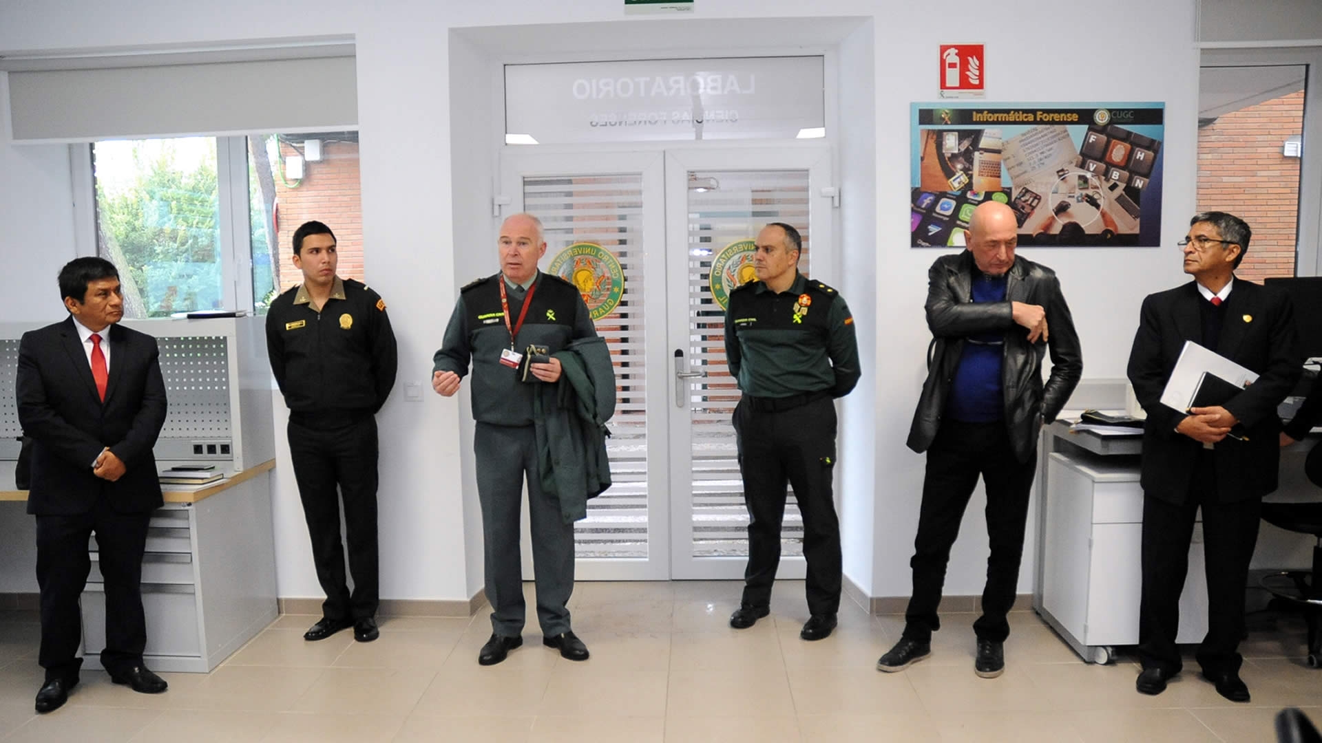 Visita de delegación de la policía de Perú