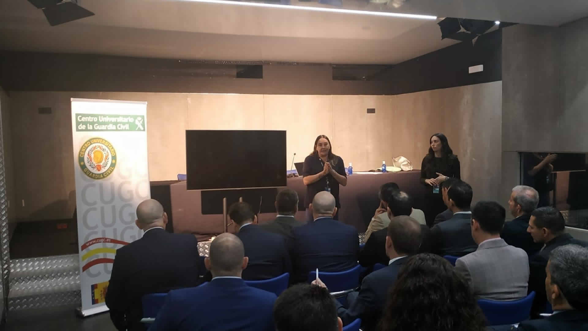 Alumnos del III Máster en Alta Dirección en Seguridad Internacional impartido por el Centro Universitario de la Guardia Civil (CUGC) han visitado las instaciones del WiZink Center